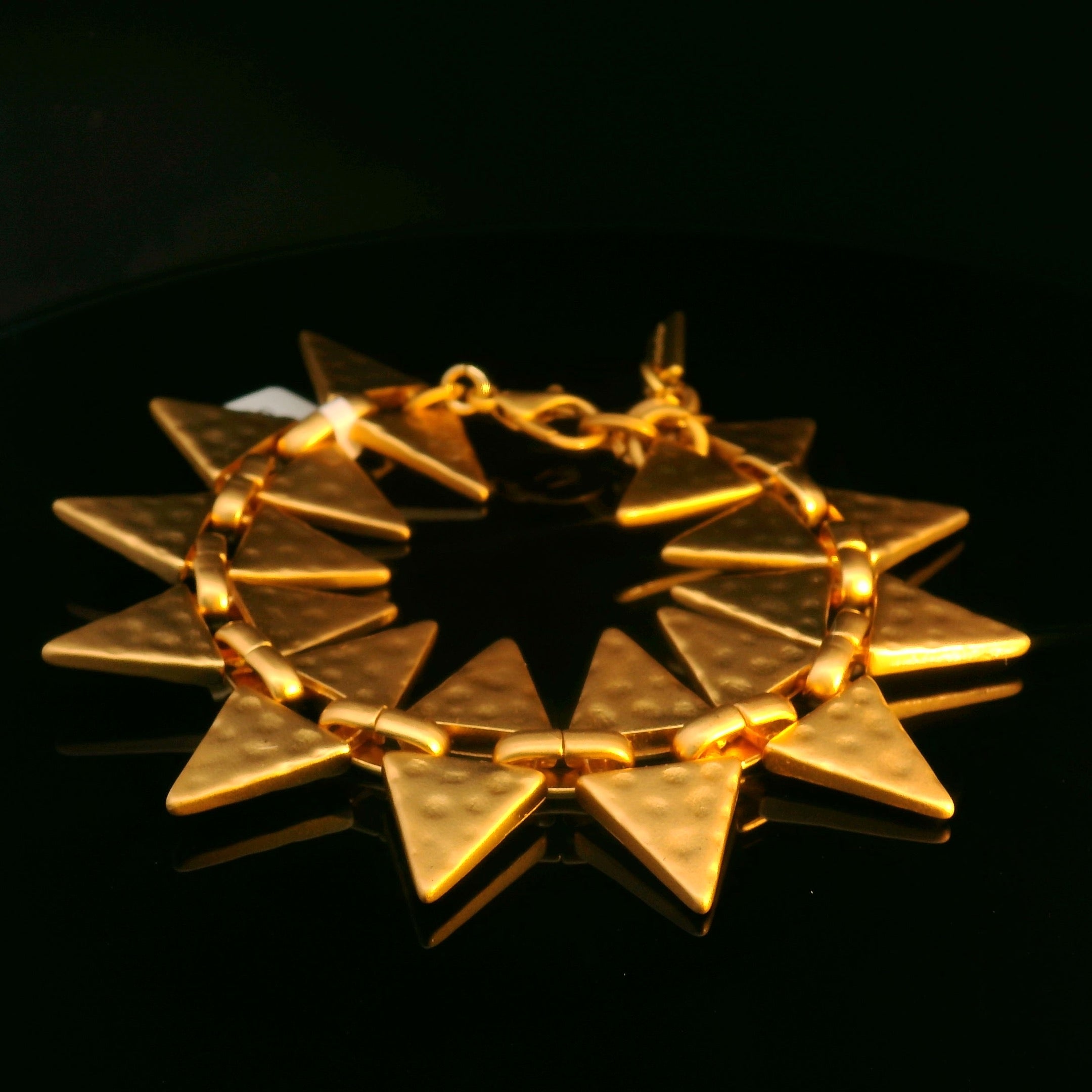 Pulsera Dorada Geometrica Broche Simple