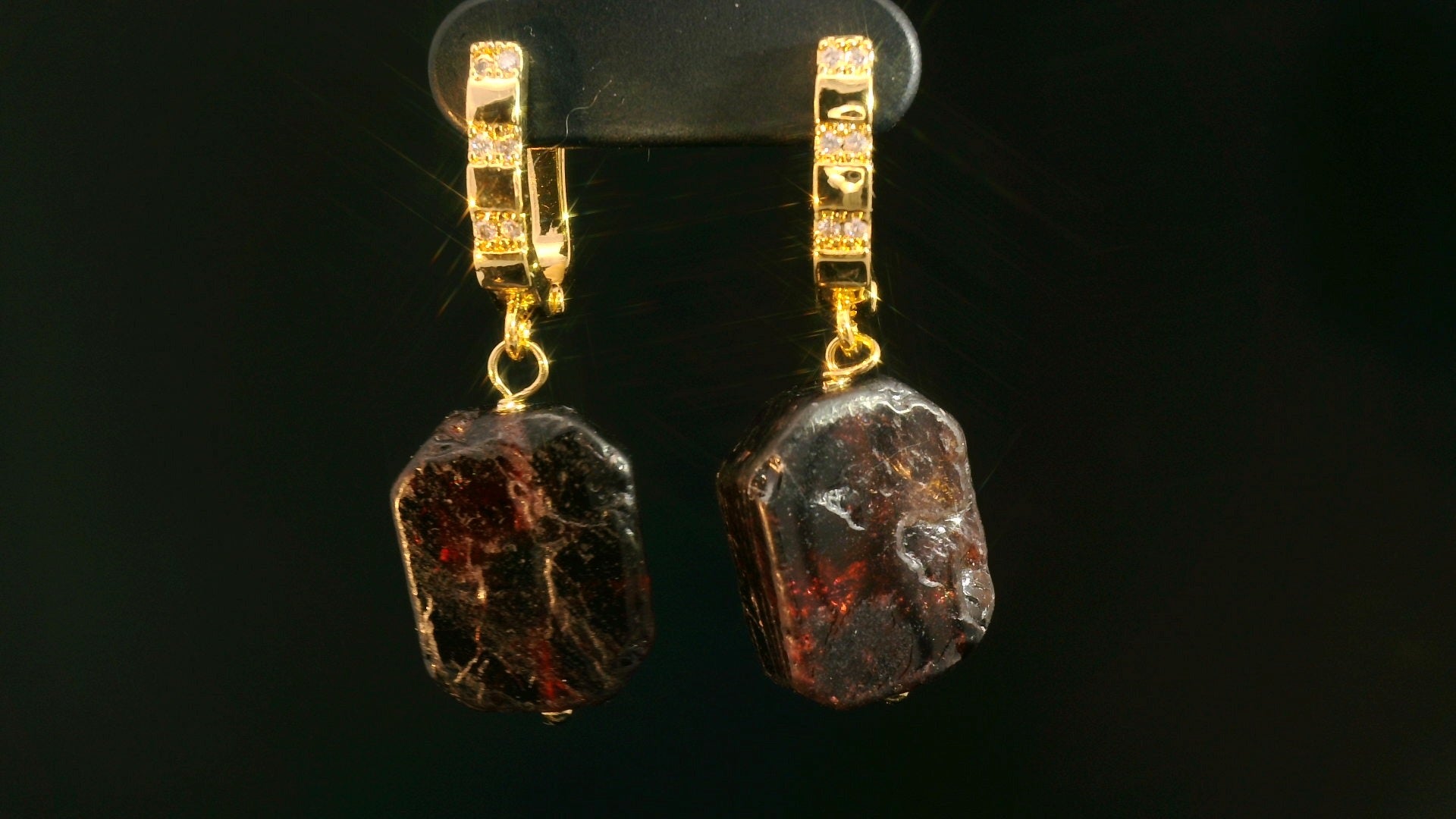 Aretes De Granate En Bruto